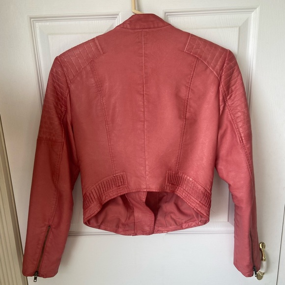 Coral Guess Jacket ππͺΈ - Picture 9 of 13